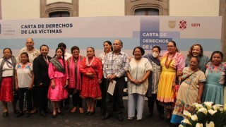 PRESENTAN CARTILLA DE LOS DERECHOS DE LAS VÍCTIMAS EN NUEVE LENGUAS INDÍGENAS